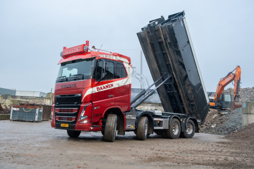 Volvo FH16-750 8x4WS 16